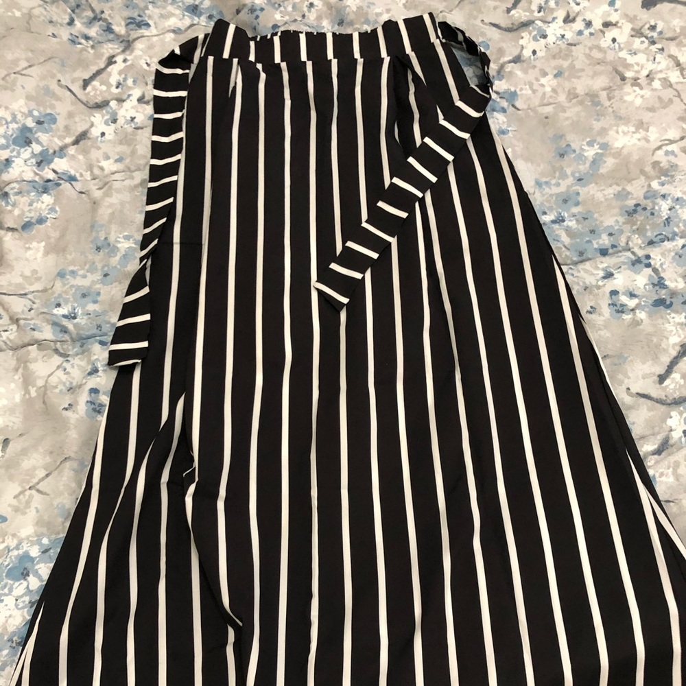 Full length skirt, POCKETS!!